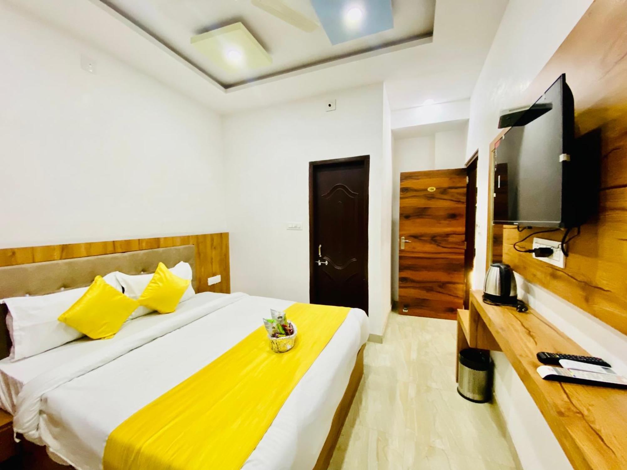 Hotel Vallabh A Lake Facing Balcony Udaipur Exterior foto
